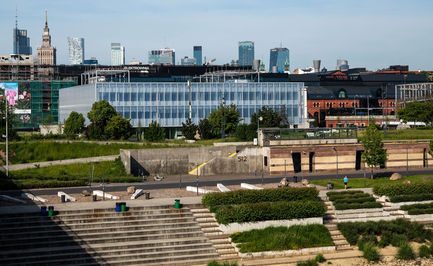 Wiecha zawisła na II etapie inwestycji Wola Gabriela w Warszawie